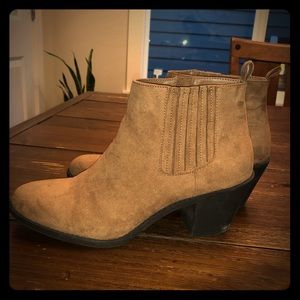 Forever 21 size 8.5 ankle boots in Camel
